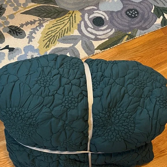Anthropologie Dahlia Cotton Jersey Floral Quilt Size Cal Kkng NWT